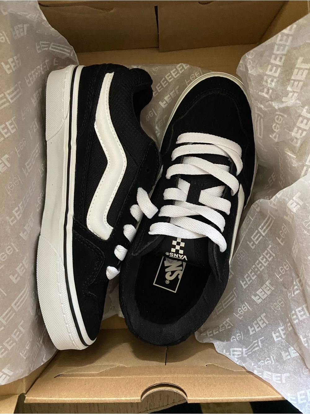 ✨NEW✨ Vans Knu Skool Black & White Skate Shoes — Size 6.5